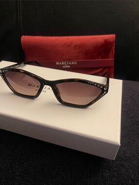 Guess by Marciano Brwn Tortoiseshell Cat-Eye Sunglasses w/Crystal Studs NWB